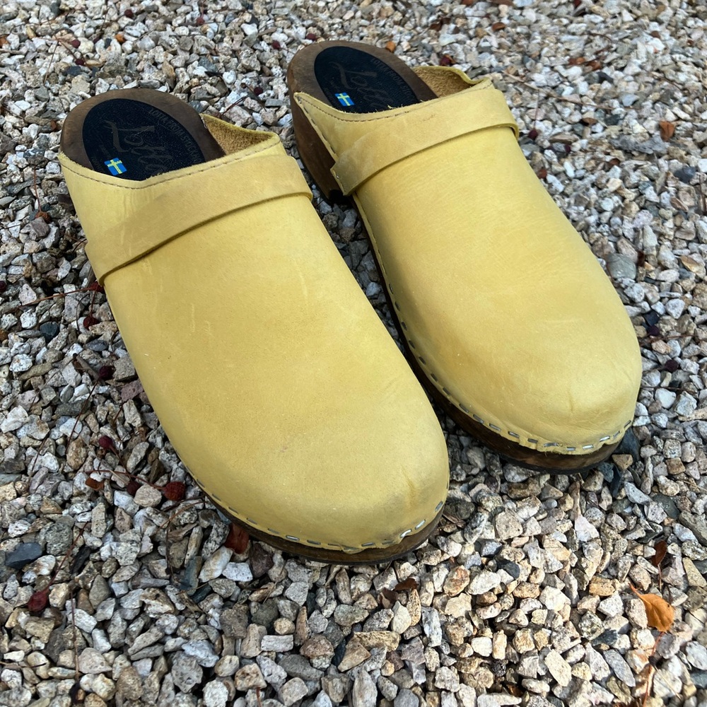 Lotta’s from Stockholm yellow nubuck leather clogs EUC size 41
